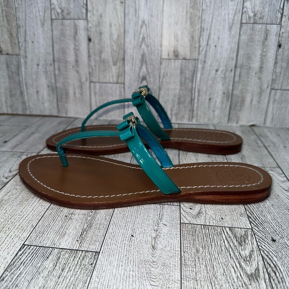 TORY BURCH Patent Leather Bow Accents T-Strap Sandals Size 7M✨ - Picture 8 of 13